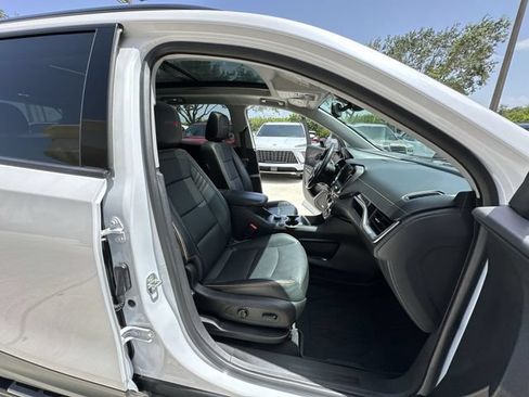 Certified 2022 GMC Terrain AT4 w/ Infotainment Package II AWD/4WD image 33