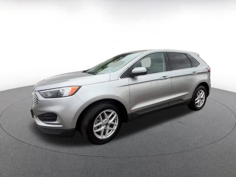 Used 2024 Ford Edge SEL image 8