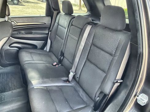 Used 2021 Jeep Grand Cherokee Laredo image 24