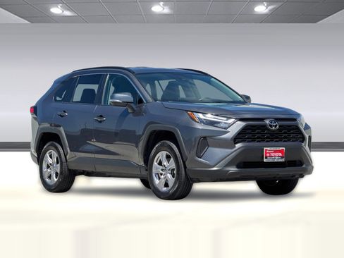 Used 2025 Toyota RAV4 XLE AWD/4WD image 6