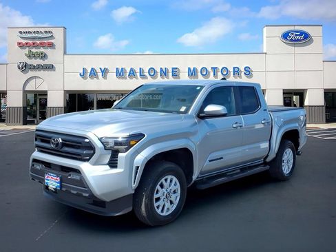 Used 2025 Toyota Tacoma SR5 AWD/4WD image 8