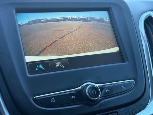 Used 2018 Chevrolet Equinox LS image 24