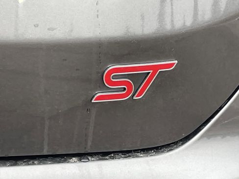 Used 2019 Ford Edge ST w/ Cold Weather Package image 39