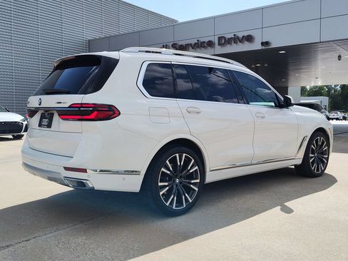 Used 2024 BMW X7 xDrive40i w/ Premium Package AWD/4WD image 13