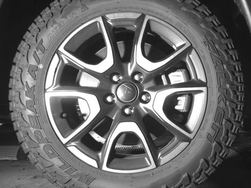 Used 2025 Jeep Compass Trailhawk AWD/4WD image 13
