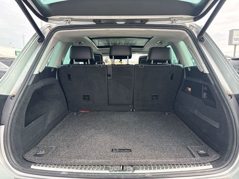 Used 2012 Volkswagen Touareg VR6 image 21