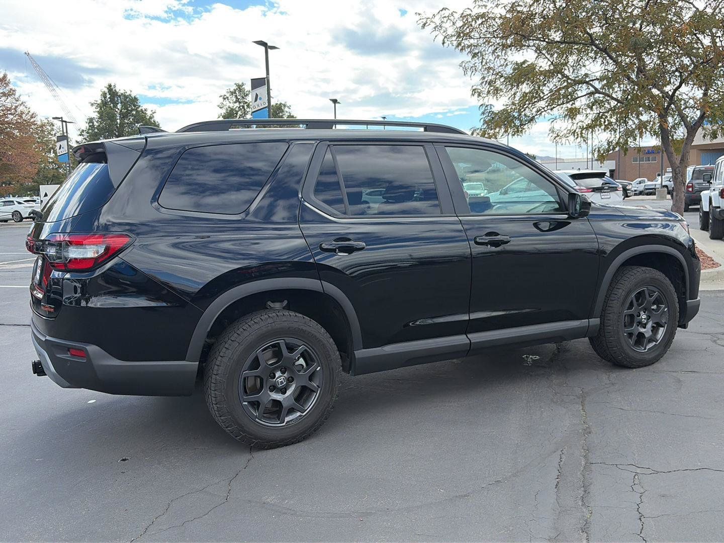 Used 2025 Honda Pilot TrailSport image 4