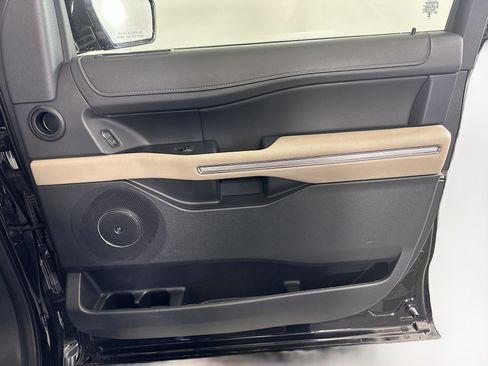 Used 2023 Ford Expedition Limited image 35