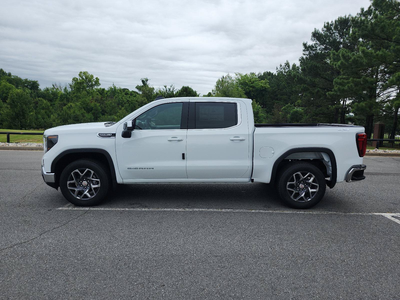 New 2026 GMC Sierra 1500 SLE AWD/4WD image 2