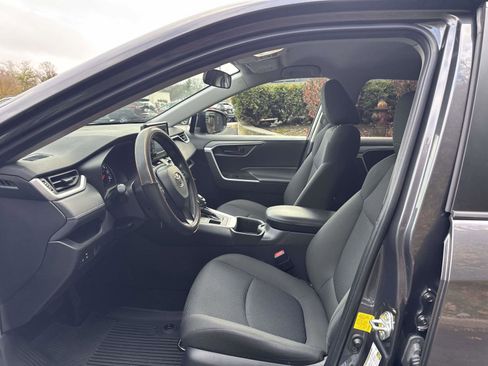 Certified 2022 Toyota RAV4 LE image 17