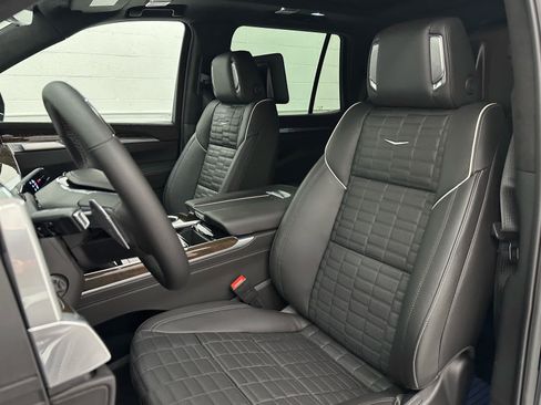 Used 2026 Cadillac Escalade Platinum Sport w/ LPO, ONYX Package AWD/4WD image 13
