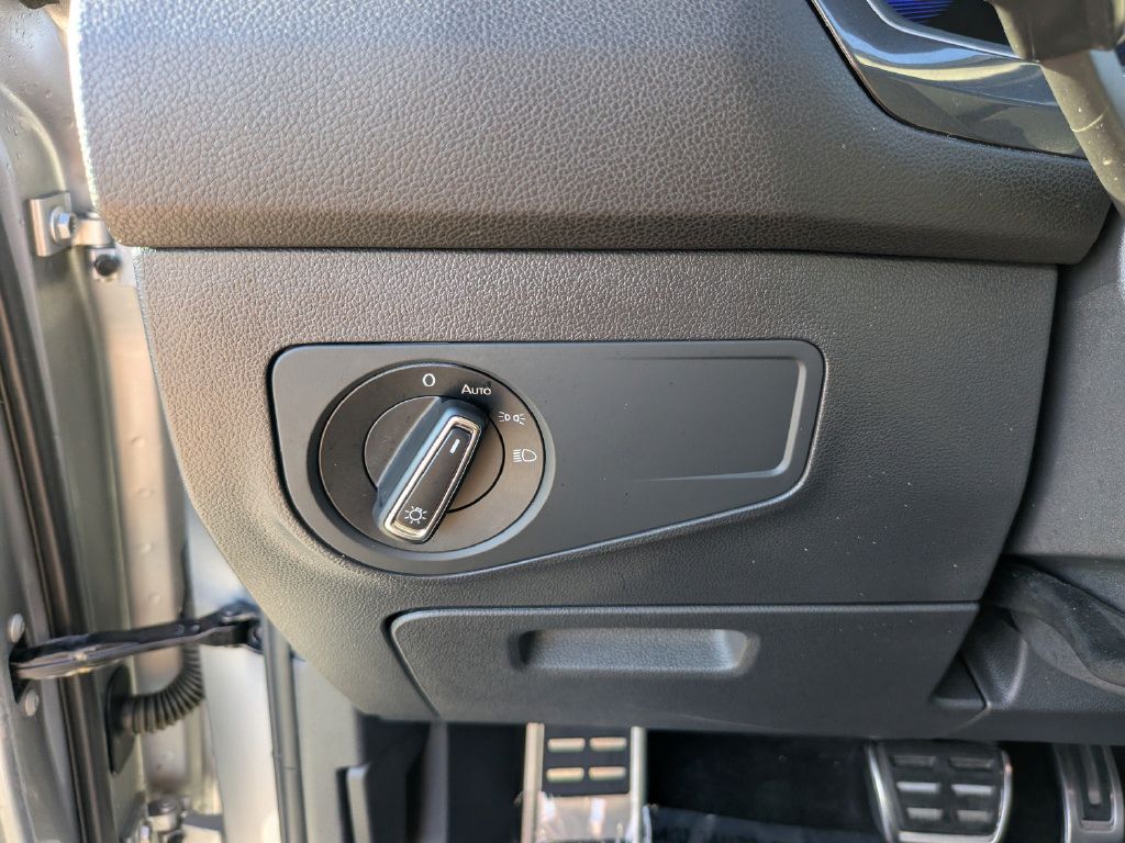 Certified 2023 Volkswagen Tiguan SE R-Line FWD image 25