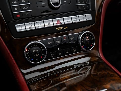 Used 2017 Mercedes-Benz SL 550 image 64