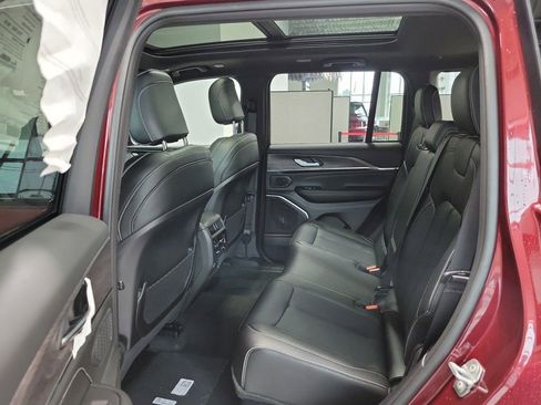 New 2025 Jeep Grand Cherokee Overland image 8