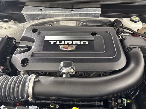 Used 2022 Cadillac XT4 Premium Luxury w/ Safety Alert Package image 32