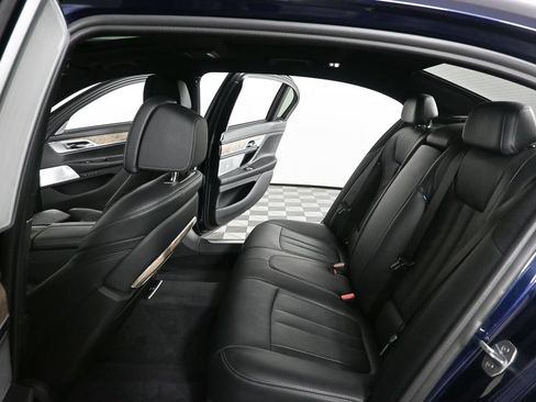 Used 2020 BMW 750i xDrive w/ Executive Package AWD/4WD image 17