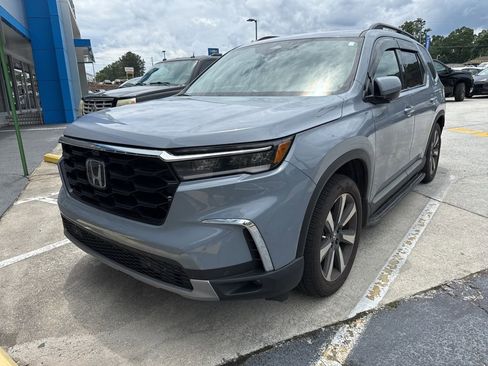 Used 2025 Honda Pilot Elite image 3