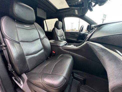 Used 2020 Cadillac Escalade Platinum image 33