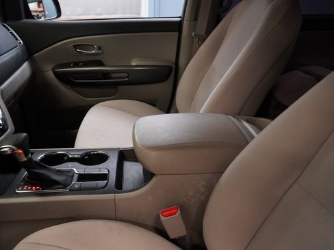 Used 2019 Kia Sedona L image 8