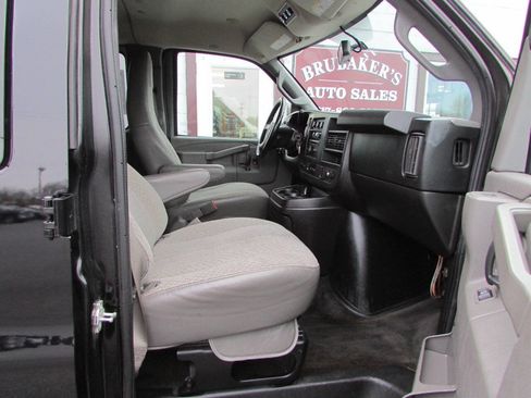 Used 2017 Chevrolet Express 3500 LT w/ LT Preferred Equipment Group RWD image 6