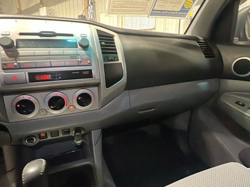 Used 2011 Toyota Tacoma 4x4 Double Cab image 12