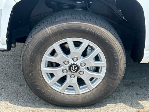 Certified 2024 Toyota Tacoma SR5 AWD/4WD image 13