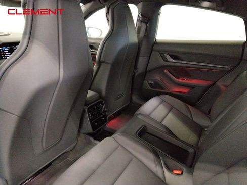Used 2022 Porsche Taycan image 37