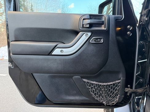 Used 2017 Jeep Wrangler Unlimited Sahara w/ Connectivity Group image 13