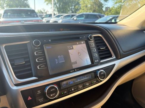 Used 2014 Toyota Highlander XLE AWD/4WD image 14