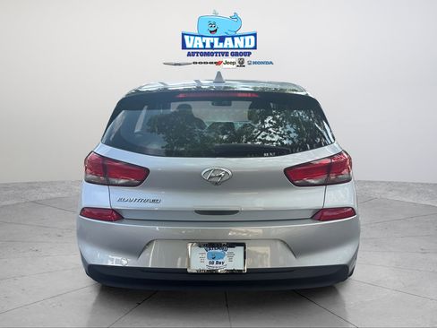 Used 2018 Hyundai Elantra GT w/ Style Package 02 FWD image 4