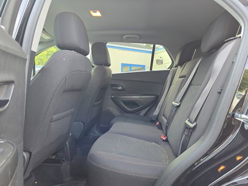 Used 2022 Chevrolet Trax LS w/ Tint and Cruise Package image 11