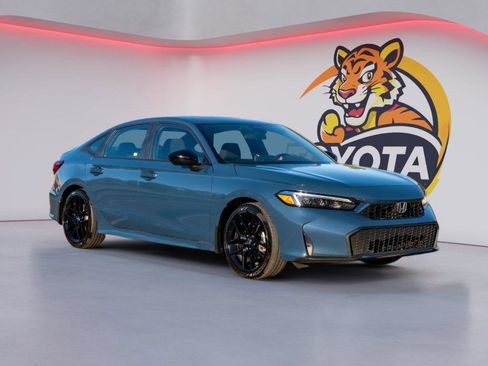 Used 2025 Honda Civic Sport image 3