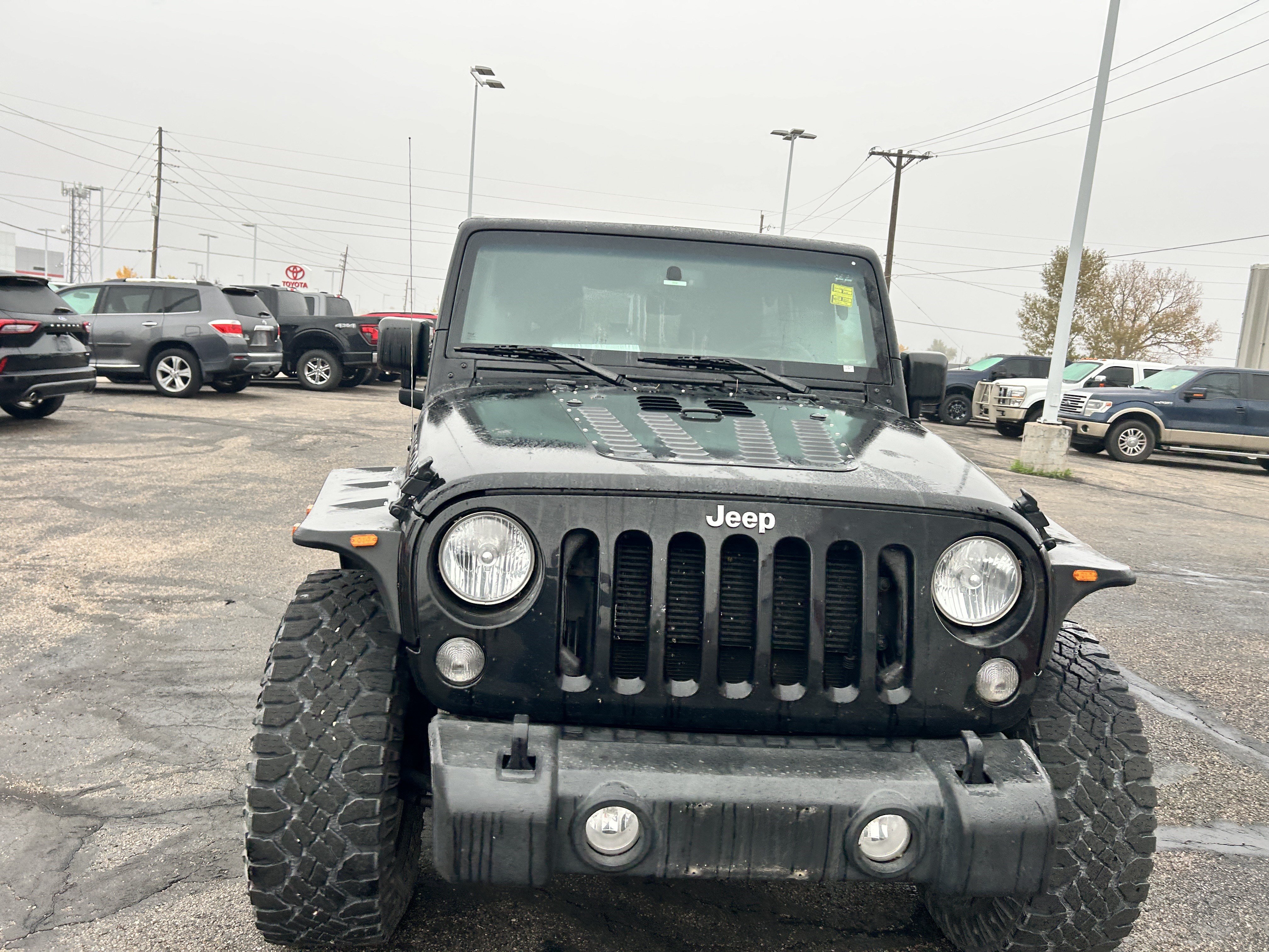 Used 2015 Jeep Wrangler Unlimited Rubicon w/ Connectivity Group AWD/4WD image 8