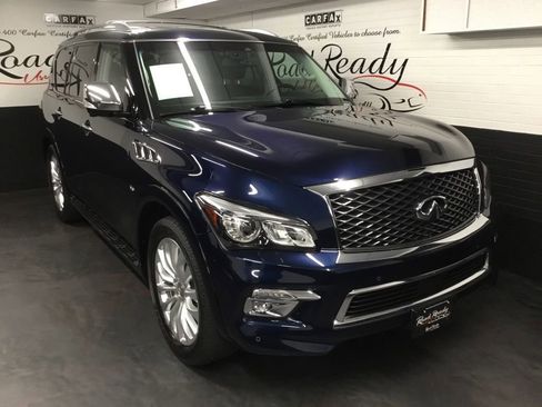 Used 2017 INFINITI QX80 4WD w/ Deluxe Technology Package image 2
