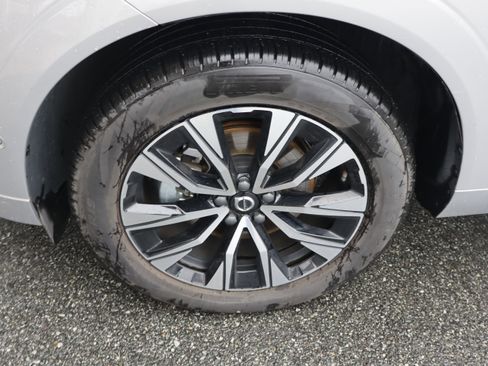 Certified 2025 Volvo XC60 B5 Plus w/ Climate Package image 40