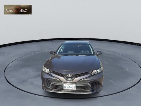 Used 2020 Toyota Camry LE FWD image 3