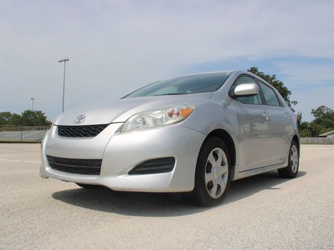 Used 2009 Toyota Matrix FWD image 3