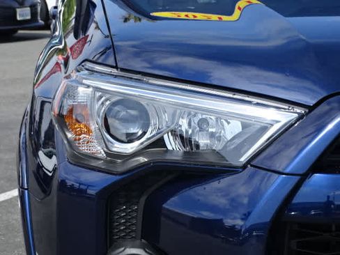 Used 2021 Toyota 4Runner SR5 Premium w/ Moonroof Package RWD image 5