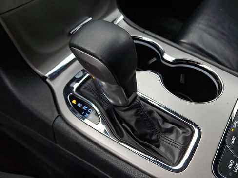 Used 2018 Jeep Grand Cherokee Limited image 15