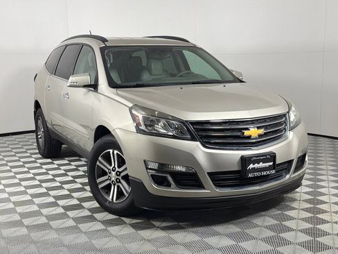 Used 2017 Chevrolet Traverse LT AWD/4WD image 2