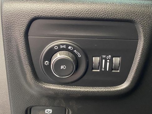 Used 2023 Jeep Grand Cherokee L Limited AWD/4WD image 34