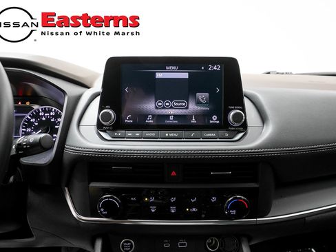 Used 2023 Nissan Rogue S AWD/4WD image 12