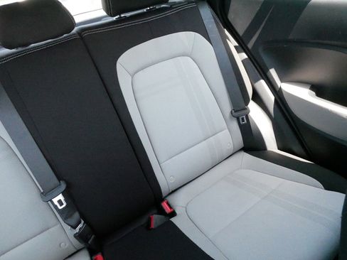 Used 2021 Hyundai Venue SEL FWD image 14