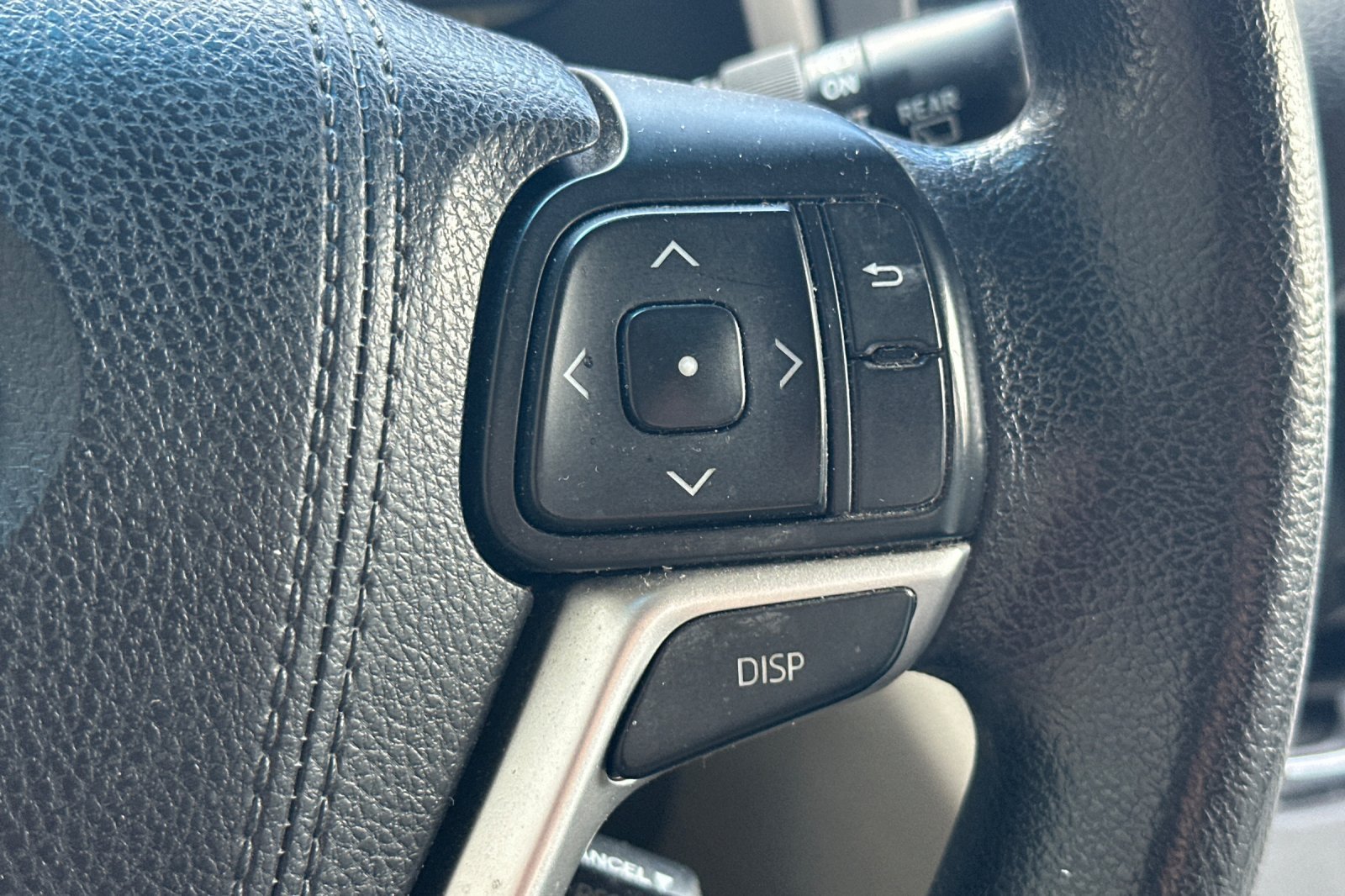 Used 2015 Toyota Sienna LE FWD image 38
