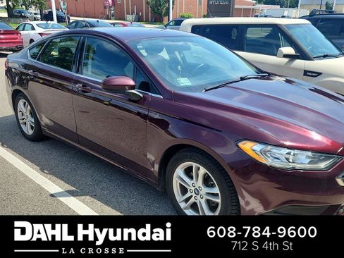 Used 2018 Ford Fusion SE w/ Fusion SE Technology Package FWD image 1