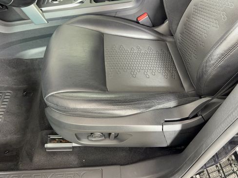 Used 2019 Land Rover Discovery Sport SE AWD/4WD image 16