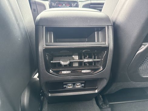 Used 2023 Jeep Grand Cherokee Laredo AWD/4WD image 19