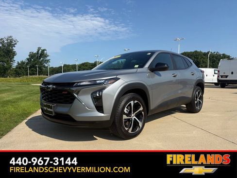 Used 2025 Chevrolet Trax RS w/ Driver Confidence Package FWD image 1