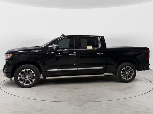 Used 2024 Chevrolet Silverado 1500 High Country w/ Technology Package image 2