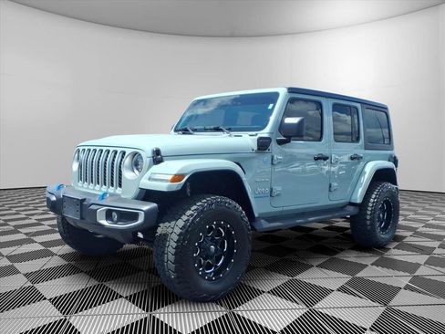 Used 2023 Jeep Wrangler Unlimited Sahara w/ Cold Weather Group AWD/4WD image 23